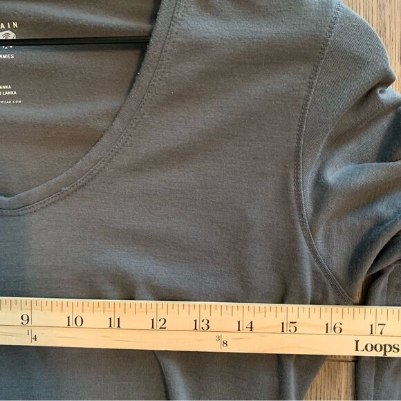 MOUNTAIN HARDWEAR Top Women’s S/P Blue V-Neck Long Sleeve Stretch Base Layer. - Picture 9 of 11